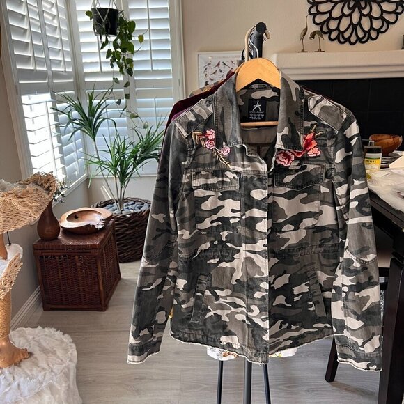 Atmosphere Shacket Womens Size 10 Camouflage Floral Patches Utility Military - Picture 16 of 16